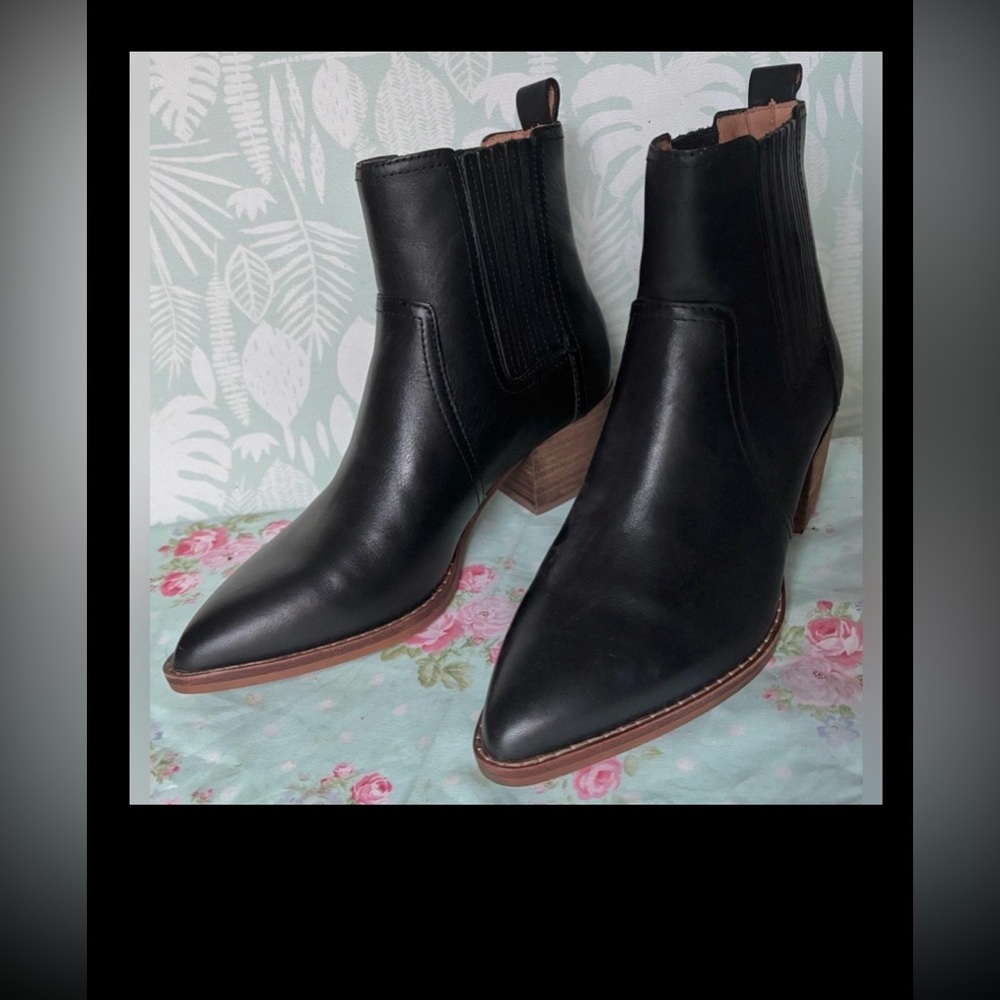 Madewell The Western Leather Ankle Boot in black color Size 6 NWOB